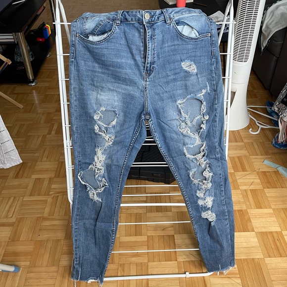 Destructed jeans - Picture 1 of 2